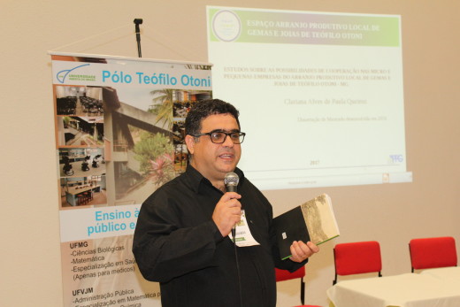 O diretor da Divisão de Ensino, Luís Alberto Bassoli, foi o coordenador do debate