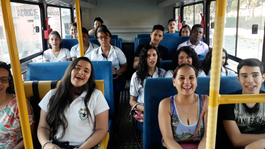 O transporte escolar universitário gratuito entrou em vigor nas comunidades da Lajinha e Mucuri