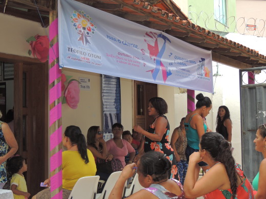Tanto mulheres feirantes como moradoras da região do PSF Manoel Pimenta atenderam ao chamado das ações do Outubro Rosa