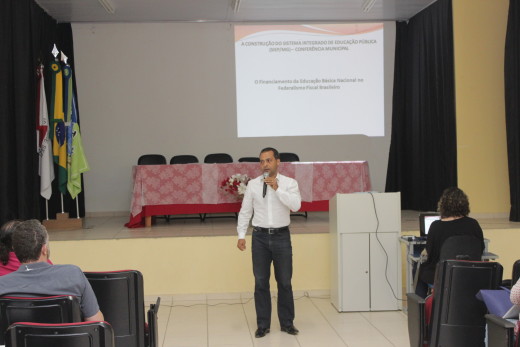 O professor Simão Pereira ministrou palestra sobre Financiamento da Educação